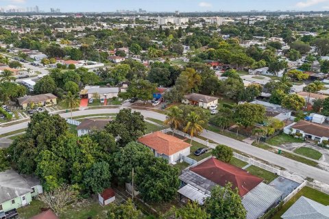 Villa ou maison à vendre à Miami Gardens, Floride: 3 chambres, 110.74 m2 № 1975466 - photo 2
