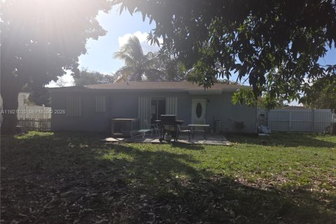 Купить виллу или дом в Майами-Гарденс, Флорида 3 спальни, 110.74м2, № 1975466 - фото 27