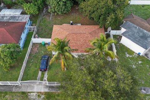 Villa ou maison à vendre à Miami Gardens, Floride: 3 chambres, 110.74 m2 № 1975466 - photo 11