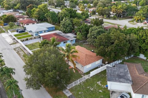 Villa ou maison à vendre à Miami Gardens, Floride: 3 chambres, 110.74 m2 № 1975466 - photo 14