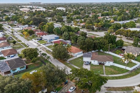 Villa ou maison à vendre à Miami Gardens, Floride: 3 chambres, 110.74 m2 № 1975466 - photo 9