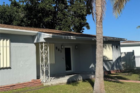 Дом в Майами-Гарденс, Флорида 3 спальни, 110.74м2 № 1975466