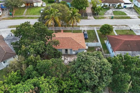 Villa ou maison à vendre à Miami Gardens, Floride: 3 chambres, 110.74 m2 № 1975466 - photo 13