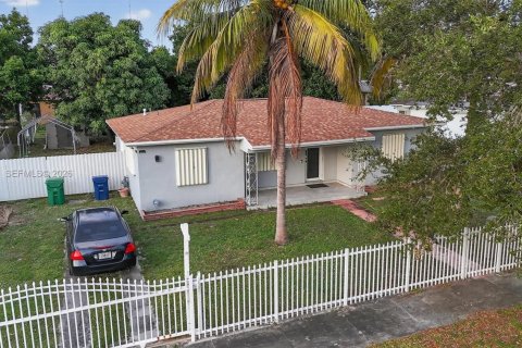 Villa ou maison à vendre à Miami Gardens, Floride: 3 chambres, 110.74 m2 № 1975466 - photo 18