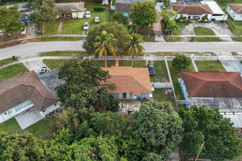 Villa ou maison à vendre à Miami Gardens, Floride: 3 chambres, 110.74 m2 № 1975466 - photo 12