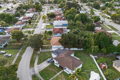 Villa ou maison à vendre à Miami Gardens, Floride: 3 chambres, 110.74 m2 № 1975466 - photo 3
