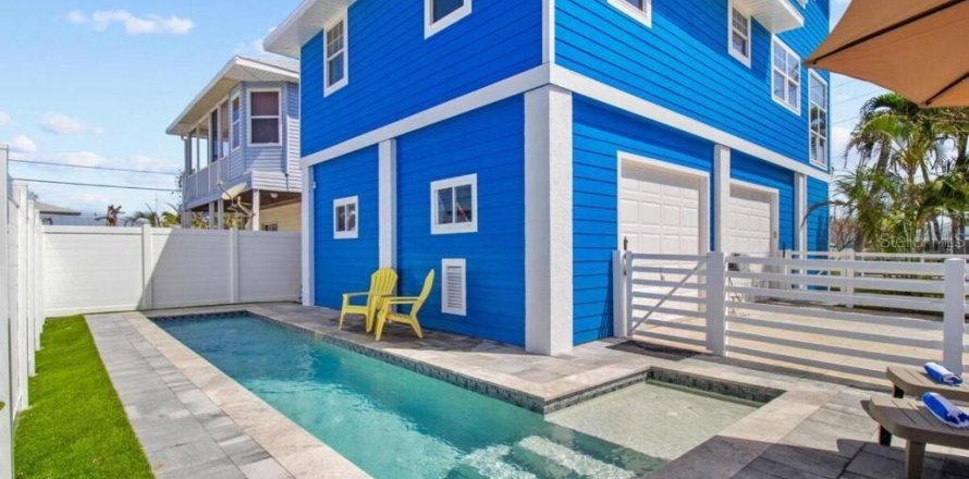 Villa ou maison à Madeira Beach, Floride 3 chambres, 138.24 m2 № 2421825