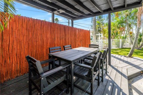Villa ou maison à louer à Madeira Beach, Floride: 3 chambres, 138.24 m2 № 2421825 - photo 17