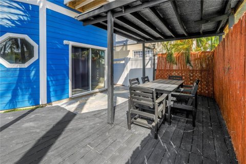 Villa ou maison à louer à Madeira Beach, Floride: 3 chambres, 138.24 m2 № 2421825 - photo 15