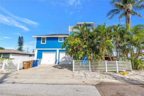 Villa ou maison à louer à Madeira Beach, Floride: 3 chambres, 138.24 m2 № 2421825 - photo 4