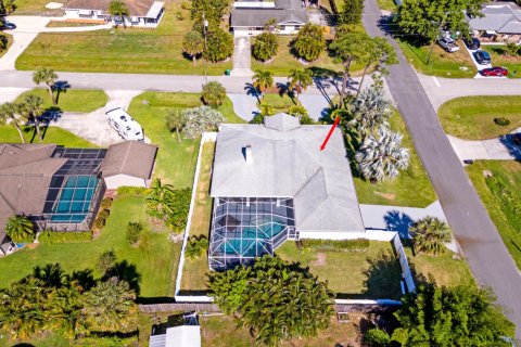 Casa en venta en Fort Pierce, Florida, 3 dormitorios, 206.24 m2 № 1120291 - foto 1