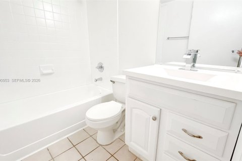 Condo in Pembroke Pines, Florida, 2 bedrooms  № 2068244 - photo 14