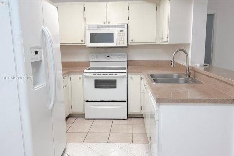 Condo in Pembroke Pines, Florida, 2 bedrooms  № 2068244