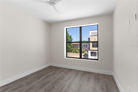 Townhouse in Tampa, Florida 4 bedrooms, 199.09 sq.m. № 2396343 - photo 24