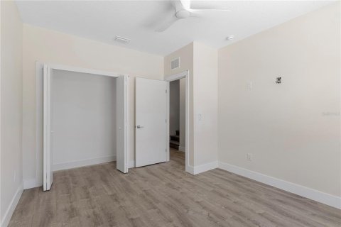 Townhouse in Tampa, Florida 4 bedrooms, 199.09 sq.m. № 2396343 - photo 19
