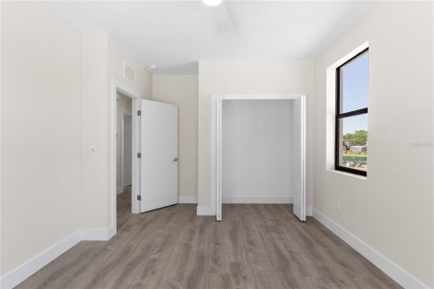 Townhouse in Tampa, Florida 4 bedrooms, 199.09 sq.m. № 2396343 - photo 26