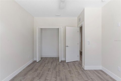 Townhouse in Tampa, Florida 4 bedrooms, 199.09 sq.m. № 2396343 - photo 23