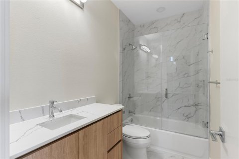Townhouse in Tampa, Florida 4 bedrooms, 199.09 sq.m. № 2396343 - photo 20