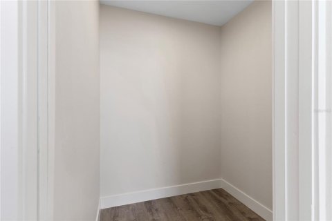 Townhouse in Tampa, Florida 4 bedrooms, 199.09 sq.m. № 2396343 - photo 30