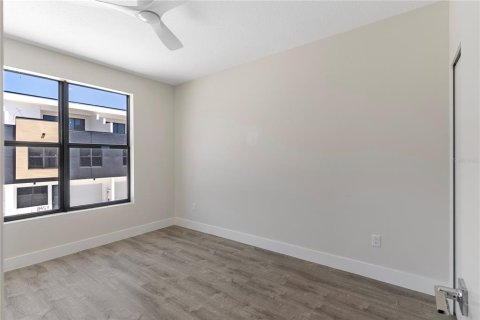 Townhouse in Tampa, Florida 4 bedrooms, 199.09 sq.m. № 2396343 - photo 17
