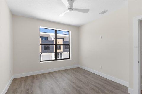 Townhouse in Tampa, Florida 4 bedrooms, 199.09 sq.m. № 2396343 - photo 25