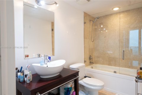 Condo in Miami, Florida, 2 bedrooms  № 2052768 - photo 15