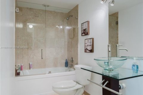 Condo in Miami, Florida, 2 bedrooms  № 2052768 - photo 9