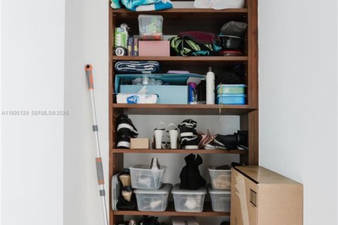 Condo in Miami, Florida, 2 bedrooms  № 2052768 - photo 16