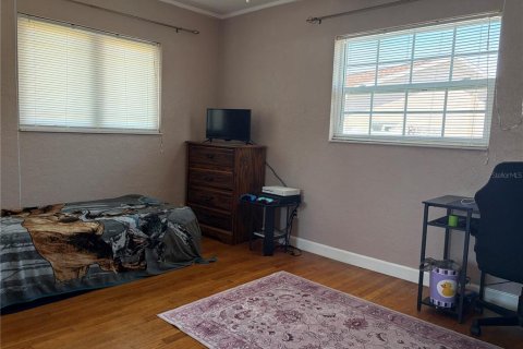 House in Saint Petersburg, Florida 3 bedrooms, 111.85 sq.m. № 1716699 - photo 14