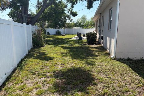 House in Saint Petersburg, Florida 3 bedrooms, 111.85 sq.m. № 1716699 - photo 21