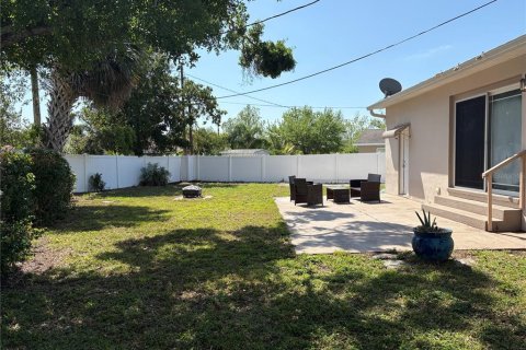 House in Saint Petersburg, Florida 3 bedrooms, 111.85 sq.m. № 1716699 - photo 22