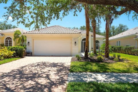 House in Sarasota, Florida 3 bedrooms, 186.55 sq.m. № 1689759 - photo 4