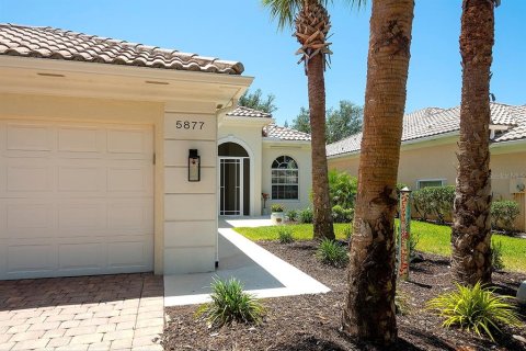 House in Sarasota, Florida 3 bedrooms, 186.55 sq.m. № 1689759 - photo 5