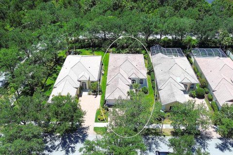 House in Sarasota, Florida 3 bedrooms, 186.55 sq.m. № 1689759 - photo 2
