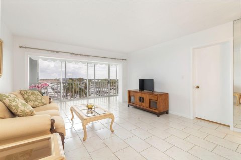 Condo in North Palm Beach, Florida, 2 bedrooms  № 2082040 - photo 20