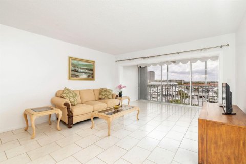 Condo in North Palm Beach, Florida, 2 bedrooms  № 2082040 - photo 5