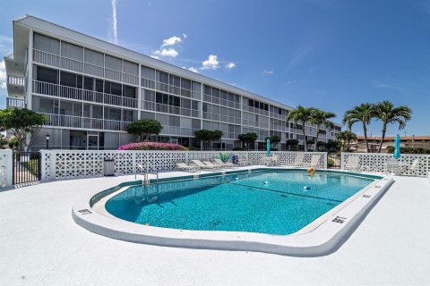 Condo in North Palm Beach, Florida, 2 bedrooms  № 2082040 - photo 17