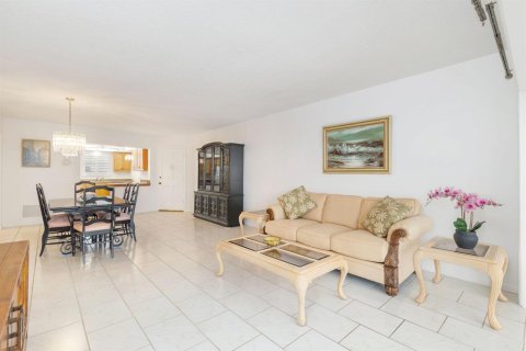Condo in North Palm Beach, Florida, 2 bedrooms  № 2082040 - photo 11