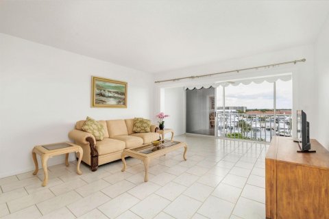 Condo in North Palm Beach, Florida, 2 bedrooms  № 2082040 - photo 7