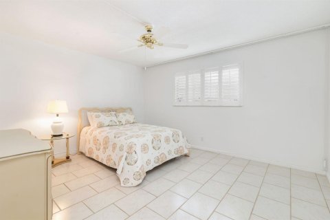 Condo in North Palm Beach, Florida, 2 bedrooms  № 2082040 - photo 16