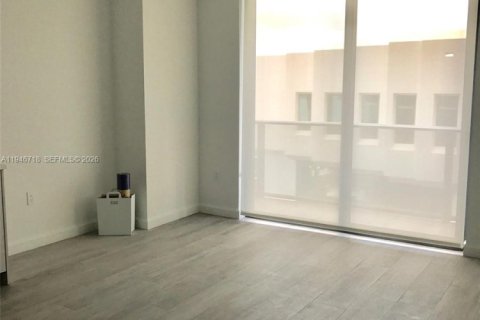 Condo in Miami, Florida, 1 bedroom  № 2002908 - photo 6