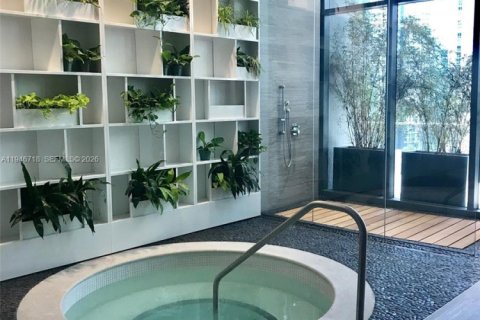 Condo in Miami, Florida, 1 bedroom  № 2002908 - photo 20