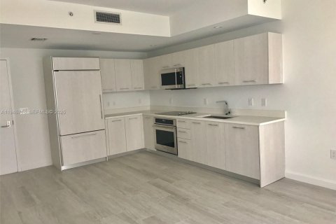 Condo in Miami, Florida, 1 bedroom  № 2002908 - photo 7