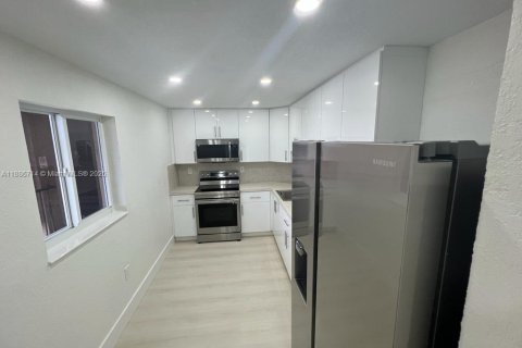 Copropriété à louer à Hialeah, Floride: 2 chambres, 79.15 m2 № 1933070 - photo 8