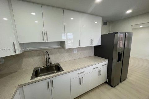 Copropriété à louer à Hialeah, Floride: 2 chambres, 79.15 m2 № 1933070 - photo 11