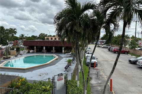 Copropriété à louer à Hialeah, Floride: 2 chambres, 79.15 m2 № 1933070 - photo 3