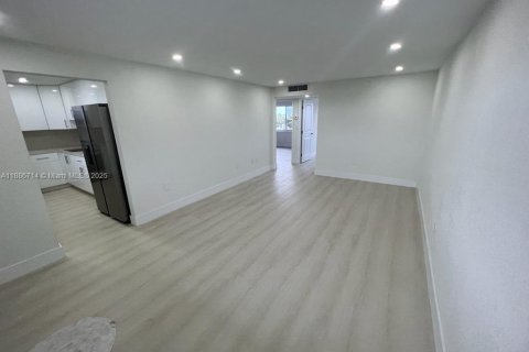 Copropriété à louer à Hialeah, Floride: 2 chambres, 79.15 m2 № 1933070 - photo 14