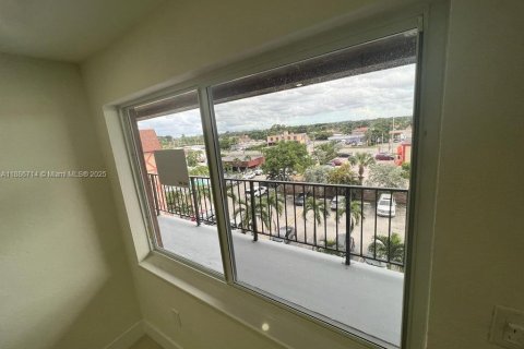 Copropriété à louer à Hialeah, Floride: 2 chambres, 79.15 m2 № 1933070 - photo 16