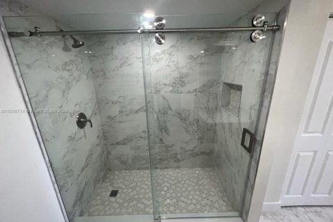 Copropriété à louer à Hialeah, Floride: 2 chambres, 79.15 m2 № 1933070 - photo 18