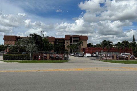Copropriété à louer à Hialeah, Floride: 2 chambres, 79.15 m2 № 1933070 - photo 7